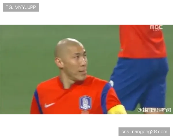 比赛结束后，两位年逾四十的老将拥抱长达半分钟